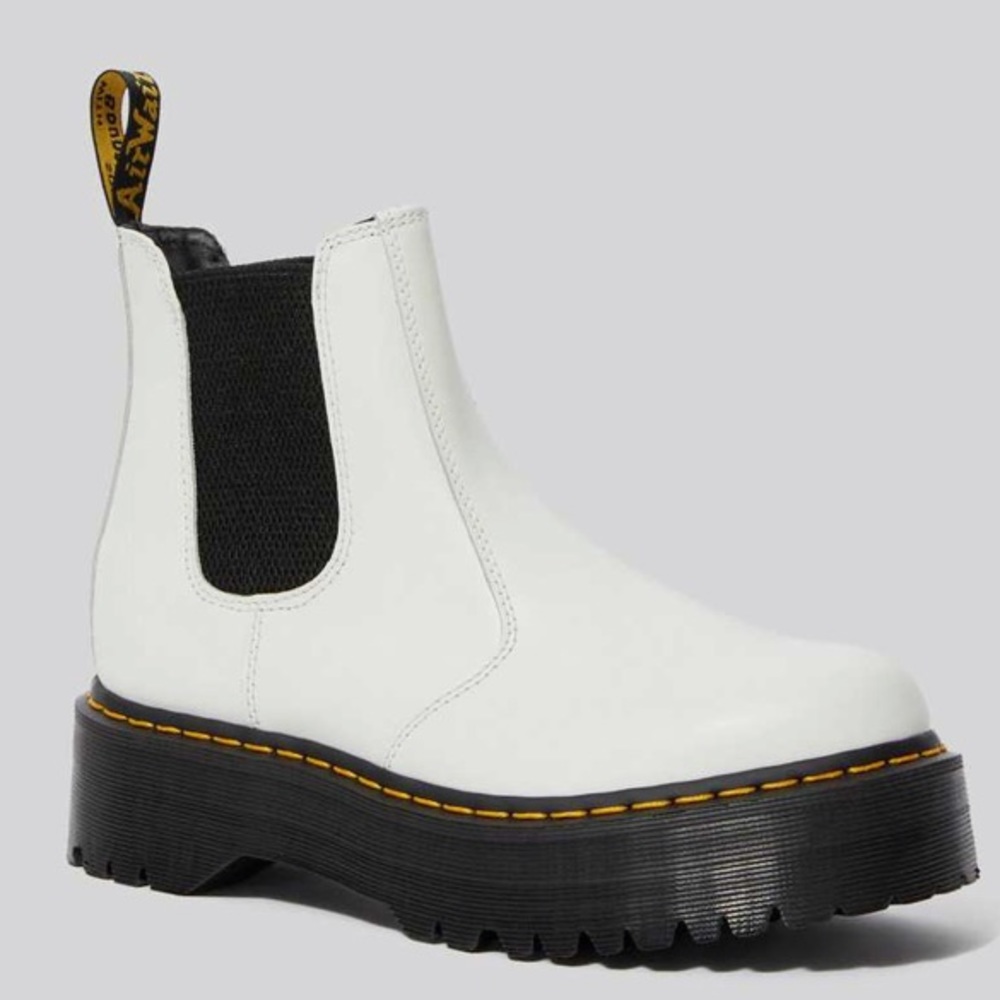 Dr. Martens 2976 Chelsea Boots